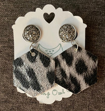 Load image into Gallery viewer, Cheetah Earrings
